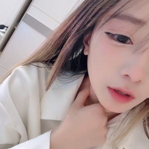 小铃铛-爱玩道具的小仙女狂插水流不停[3V/2.96G]